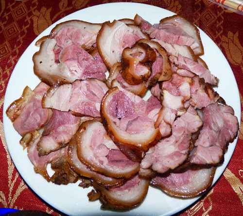 Thịt lợn hun khói của người Mông- đặc sản độc đáo và lạ ở Hà Giang